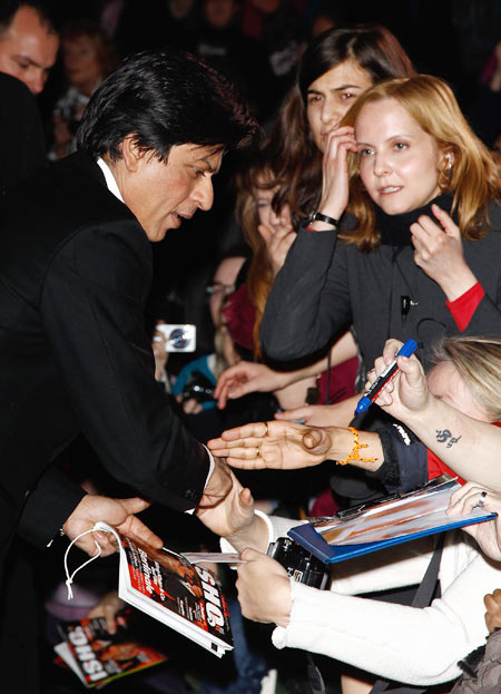 PIX: Shah Rukh floors fans at Don 2's Berlin premiere